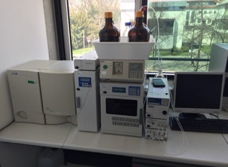 We employ a high performance liquid chromatography (HPLC) system with a chilled autosampler connected to an eight-channel CoulArray® electrochemical detector or a boron-doped diamond electrode (ESA) for the sensitive and selective detection and quantification of redox-active analytes, such as vitamin E and its metabolites, reduced and oxidised glutathione, and more.